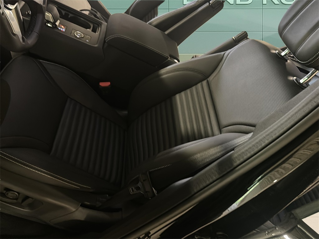 2025 Land Rover Discovery SE photo 13