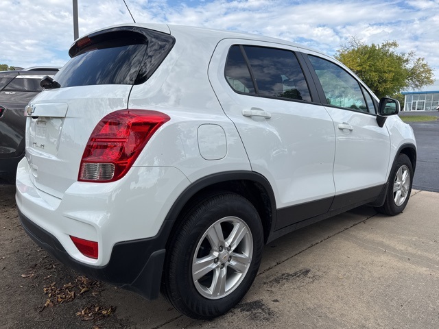 2021 Chevrolet Trax LS photo 2