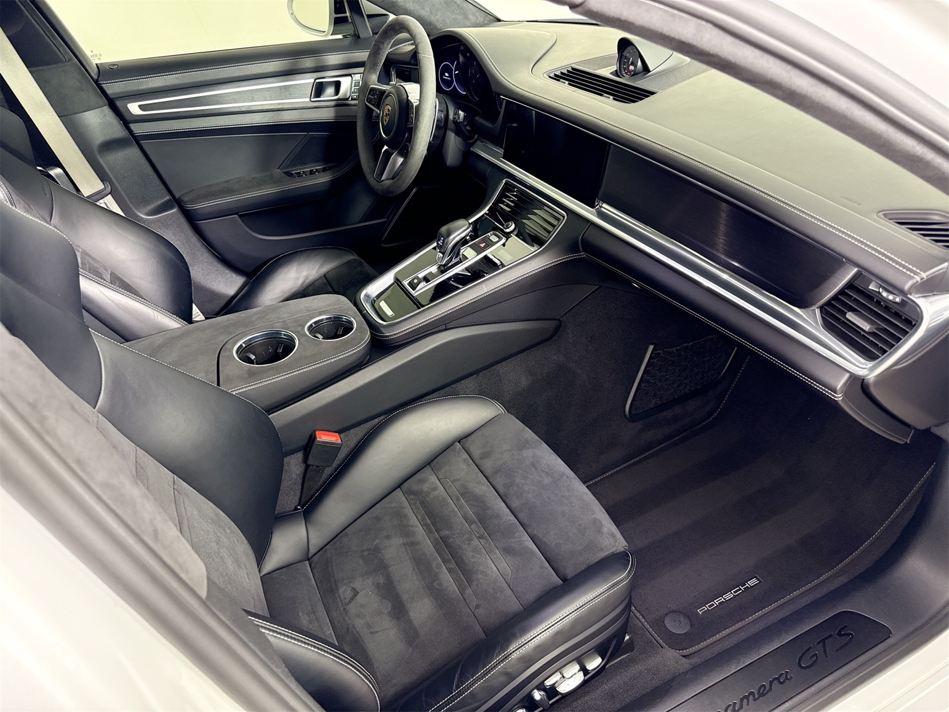 2019 Porsche Panamera GTS photo 24