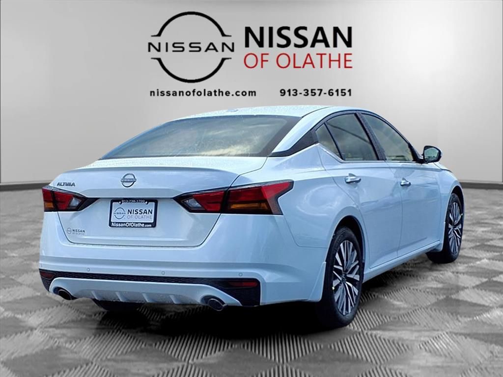 2025 Nissan Altima SV photo 23