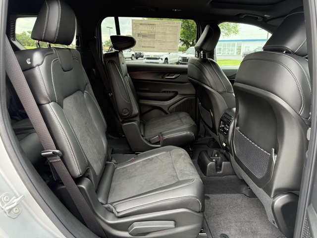 2025 Jeep Grand Cherokee Altitude X photo 12