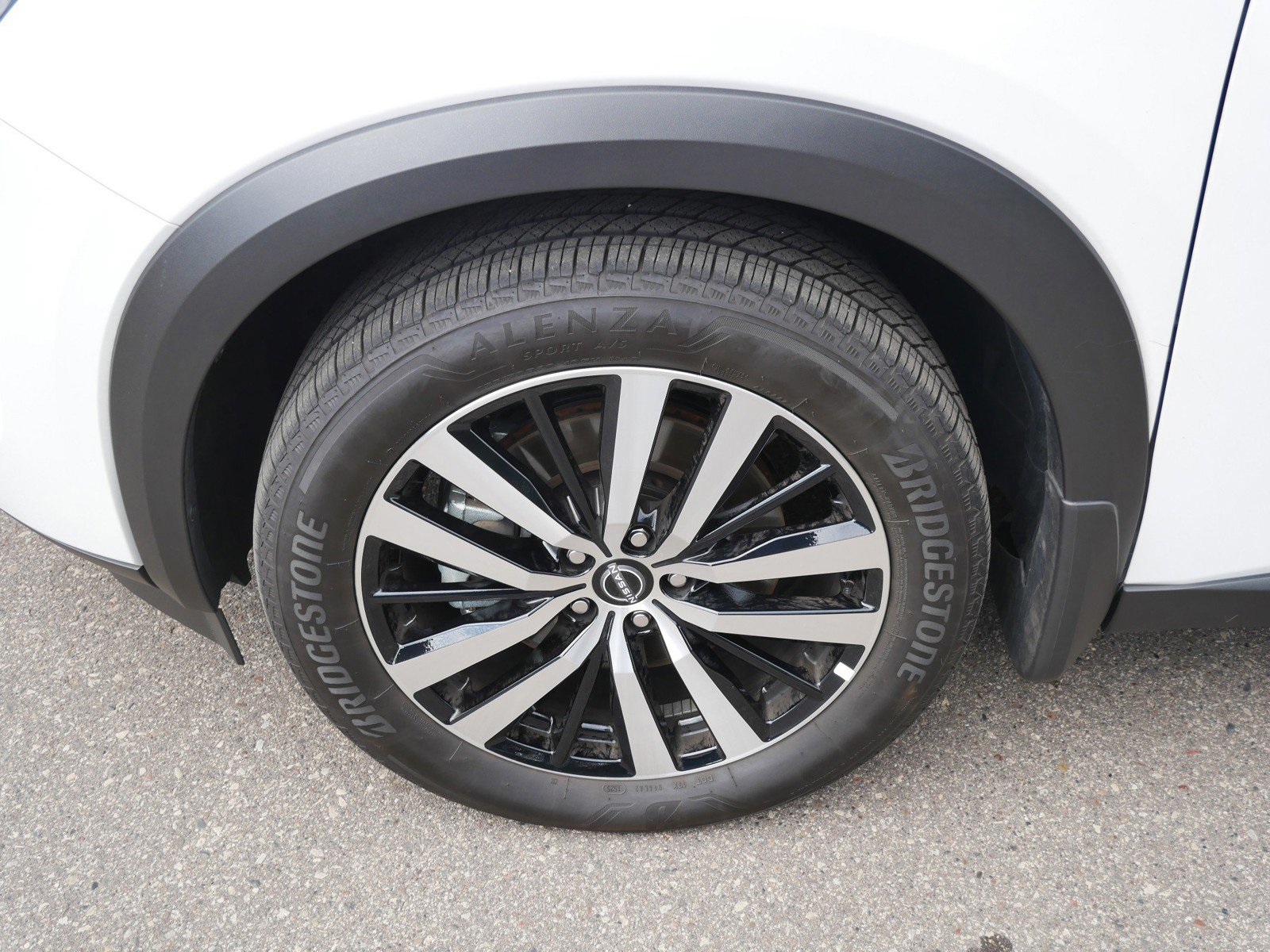 2025 Nissan Pathfinder Platinum photo 9