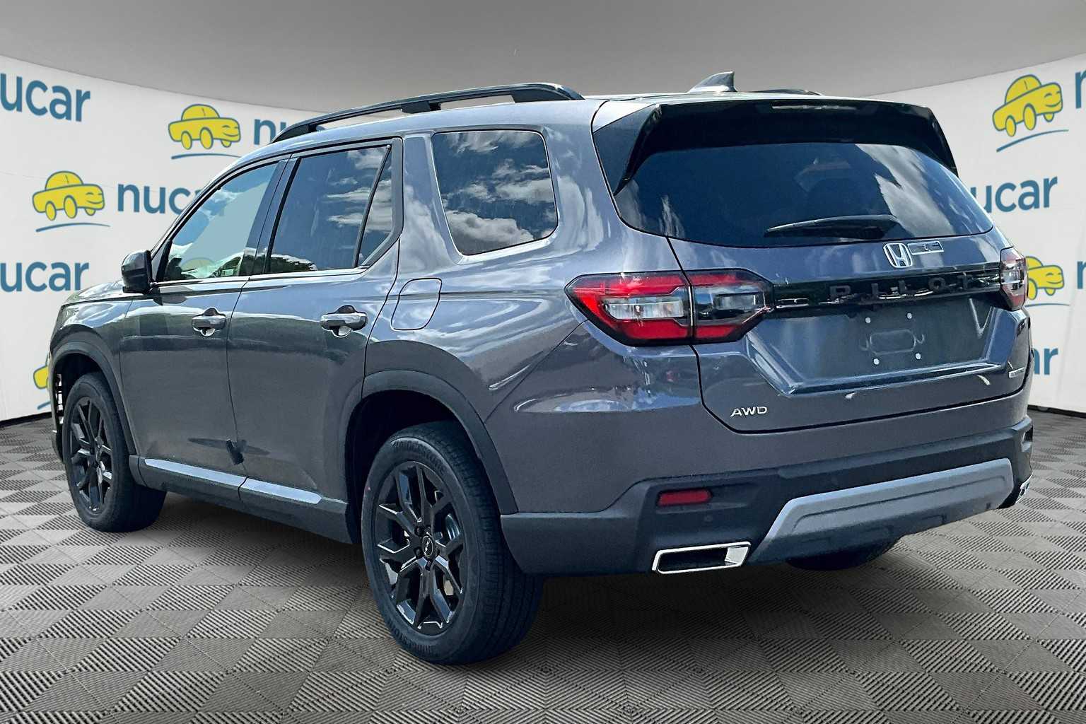 2025 Honda Pilot Touring photo 4