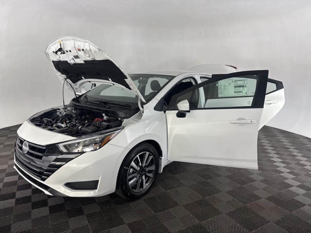 2025 Nissan Versa 1.6 SV photo 10