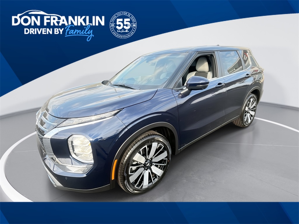 2025 Mitsubishi Outlander SE's photo