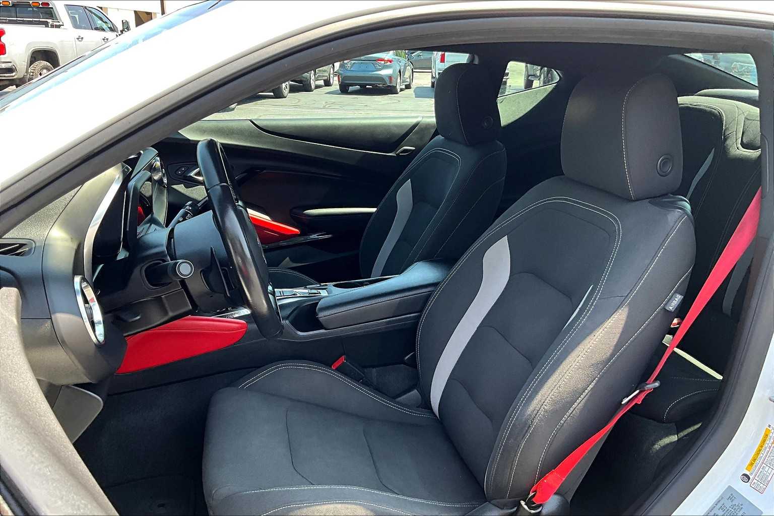 2021 Chevrolet Camaro 1LT photo 10
