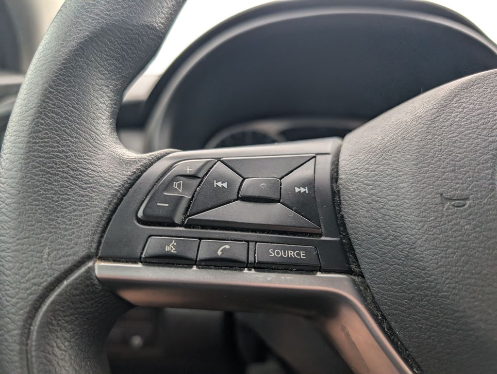 2021 Nissan Kicks S photo 8