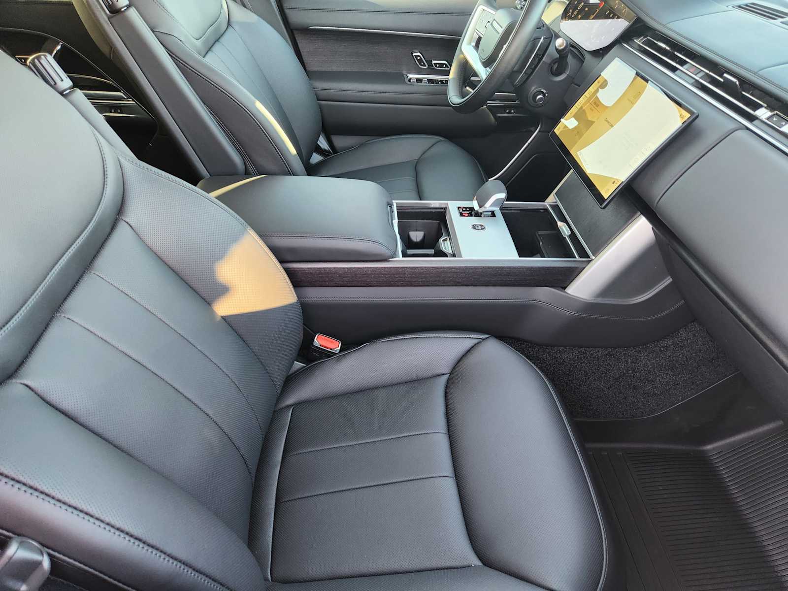 2025 Land Rover Range Rover SE photo 12