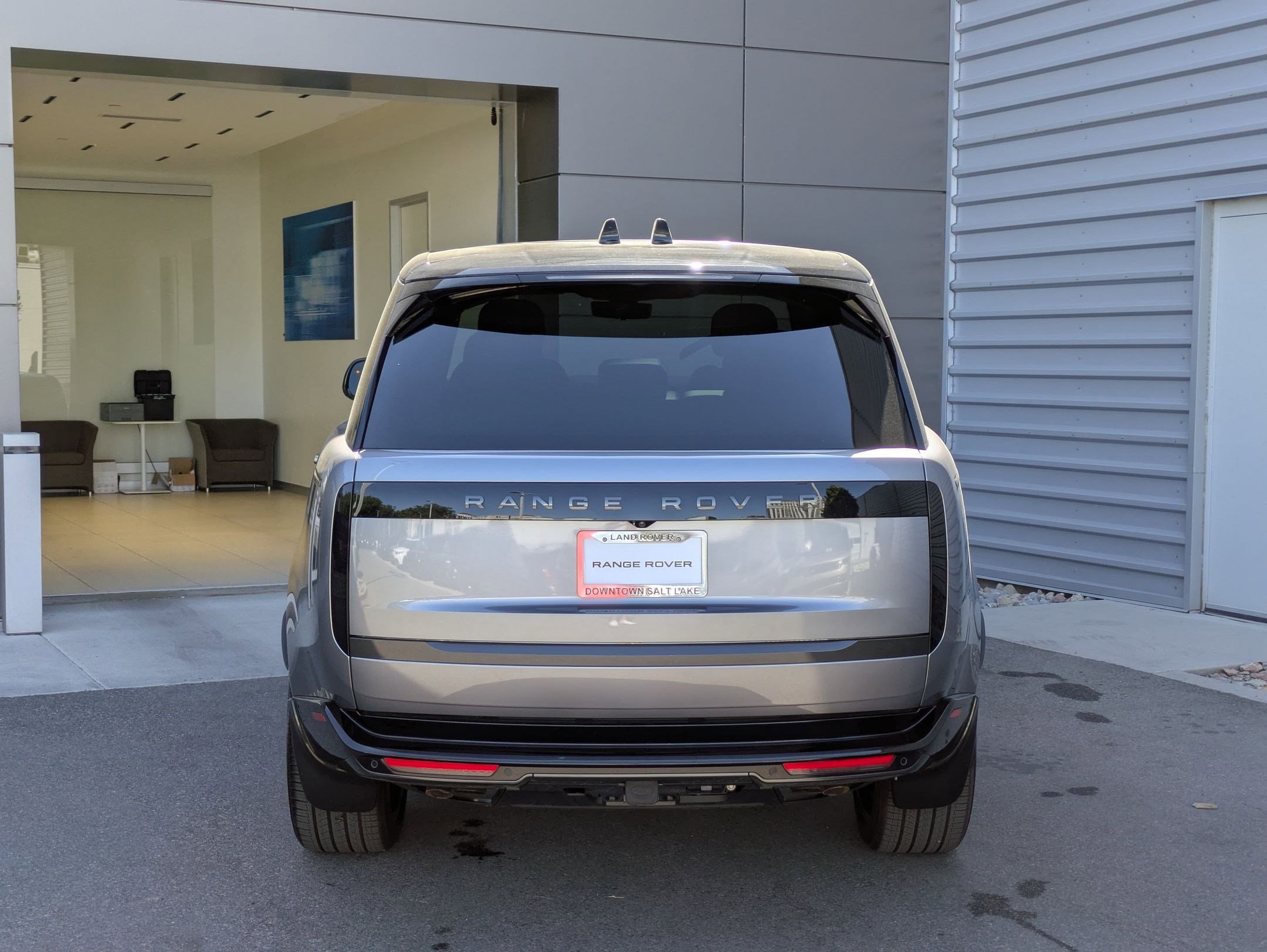 2025 Land Rover Range Rover SE photo 4
