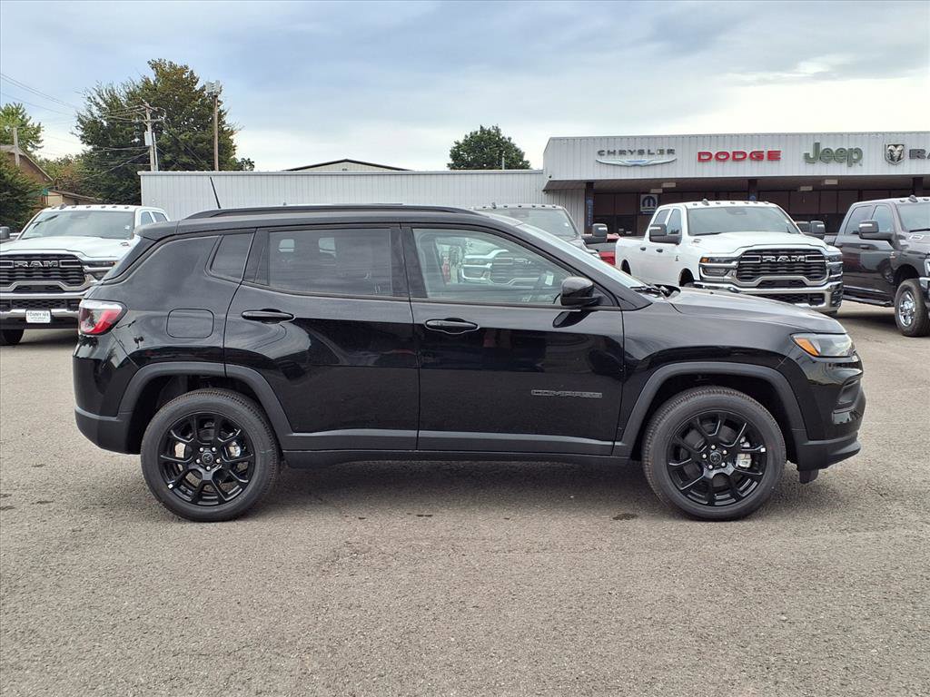 2026 Jeep Compass Latitude Altitude photo 4
