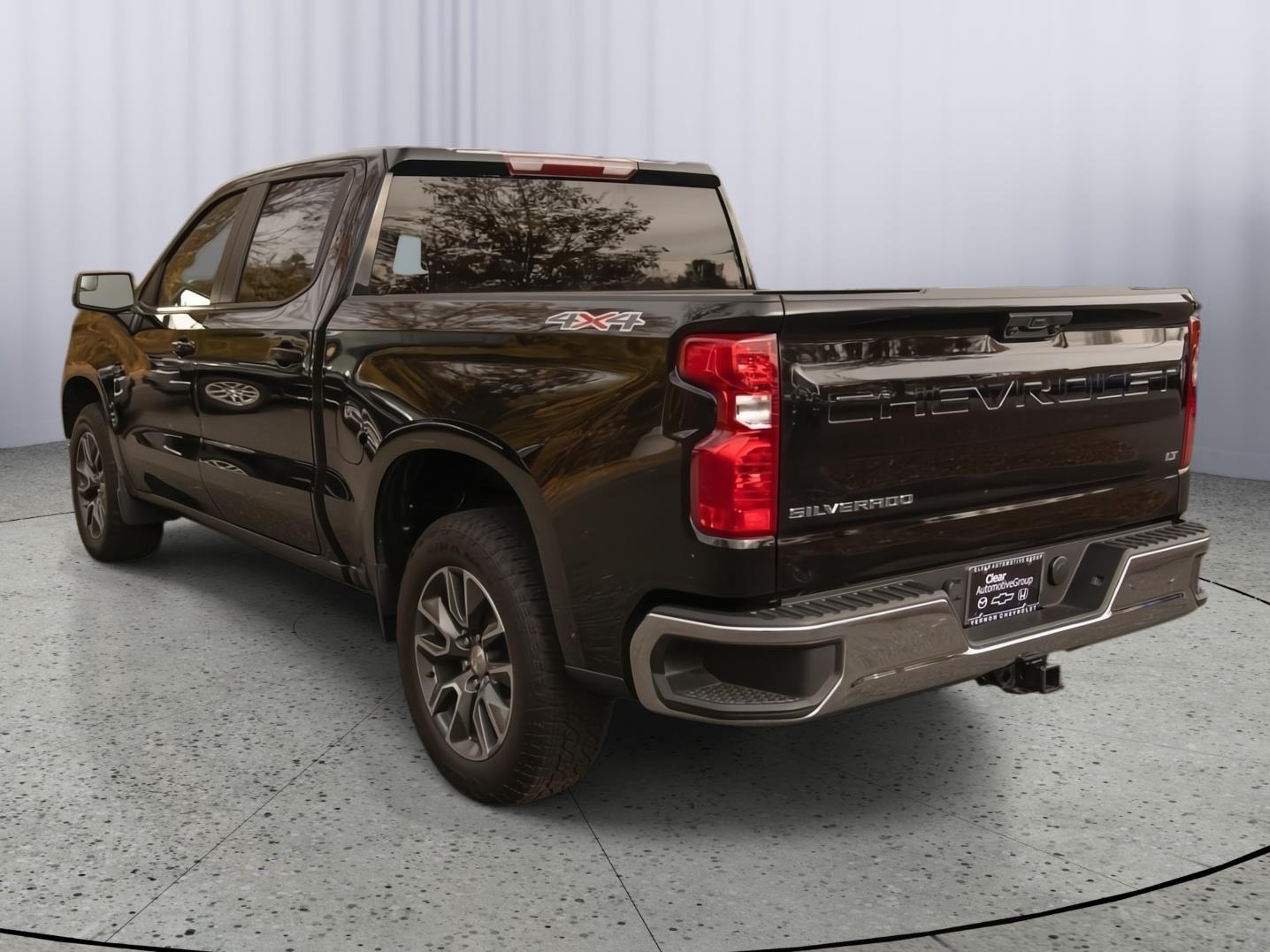 2023 Chevrolet Silverado 1500 LT photo 3