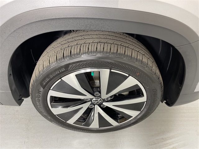 2024 Volkswagen Taos SE photo 10