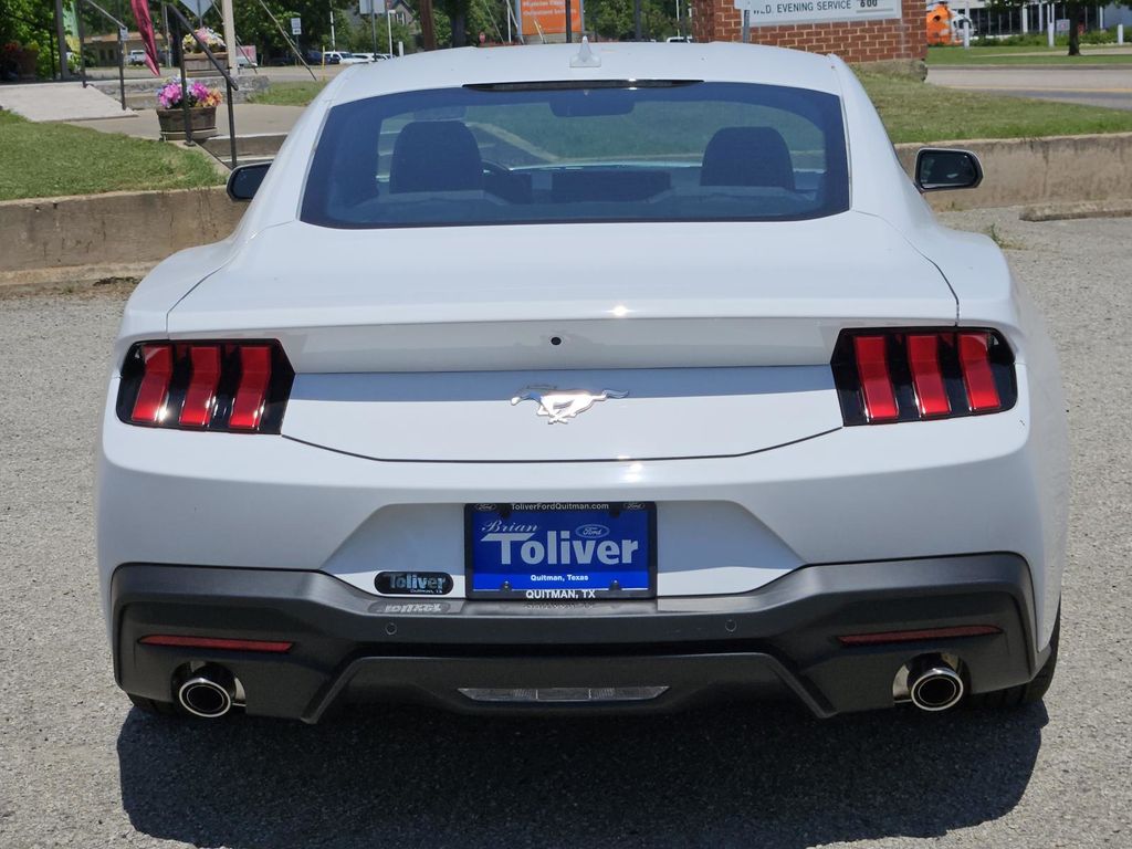 2025 Ford Mustang EcoBoost photo 5