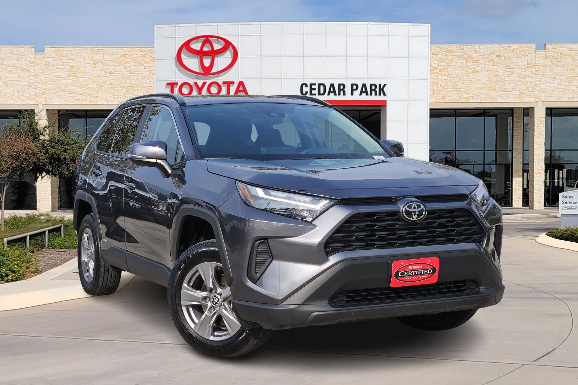 2025 Toyota RAV4 XLE's photo