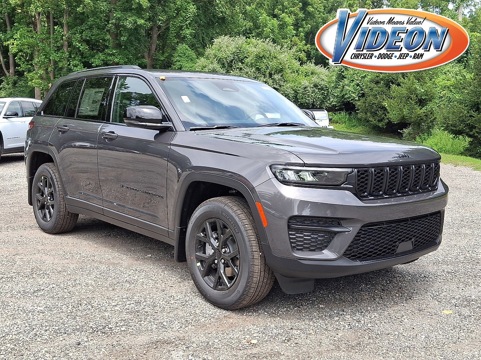 2025 Jeep Grand Cherokee Altitude's photo