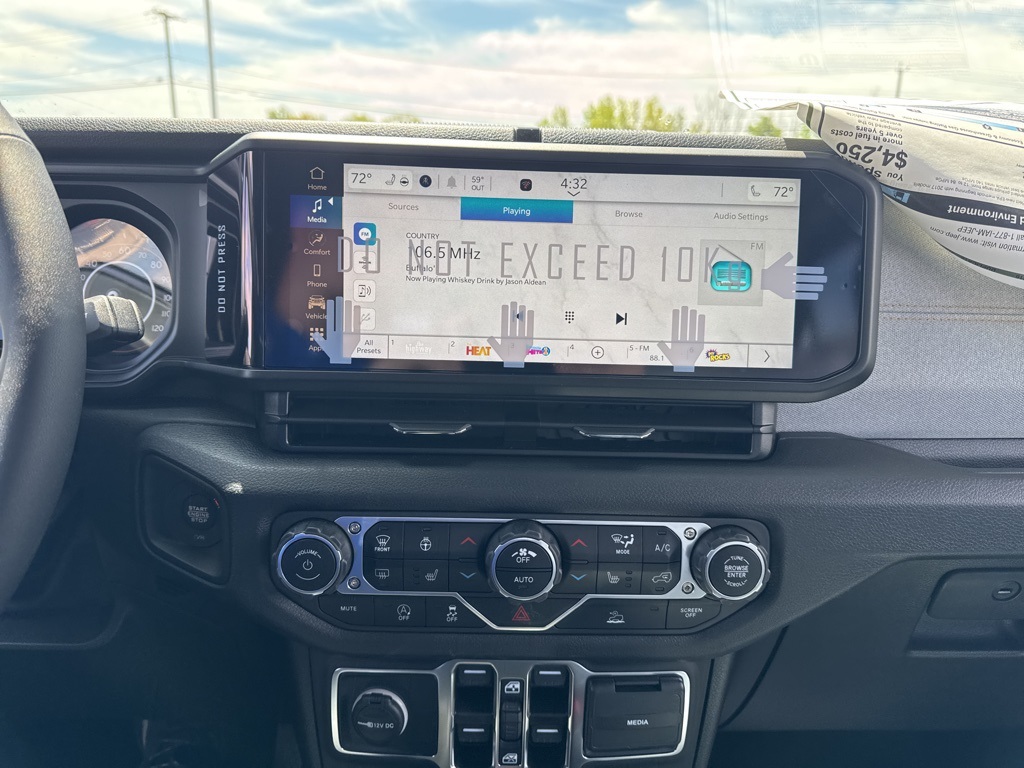 2025 Jeep Gladiator Sport photo 4
