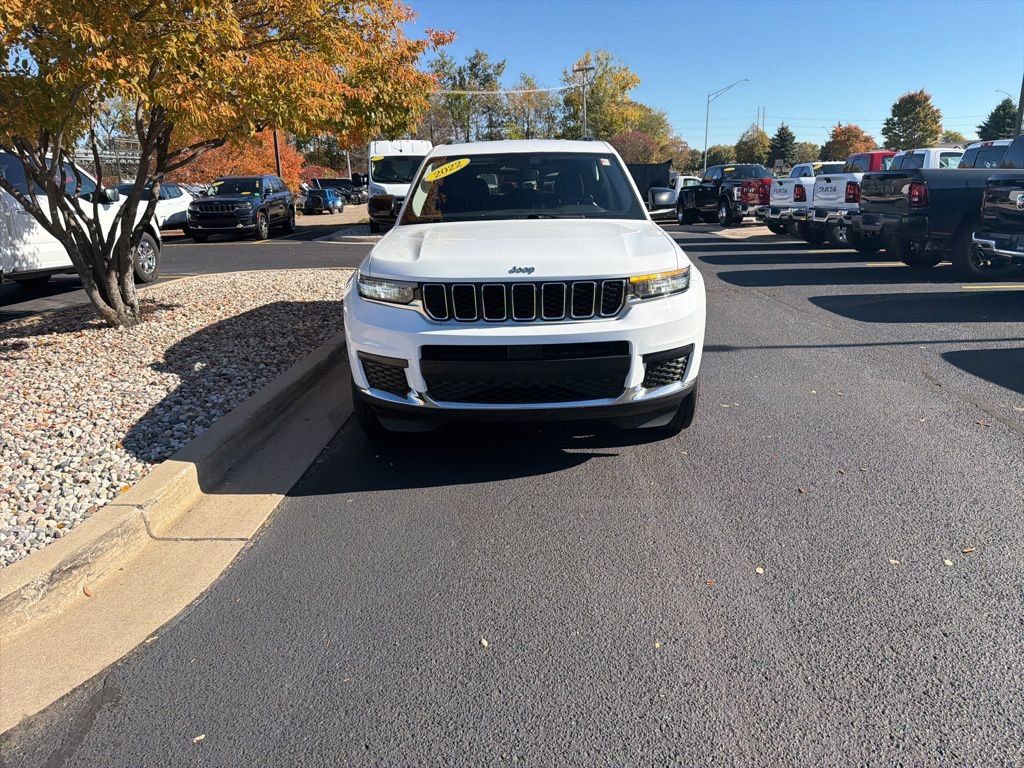 2022 Jeep Grand Cherokee Laredo photo 2