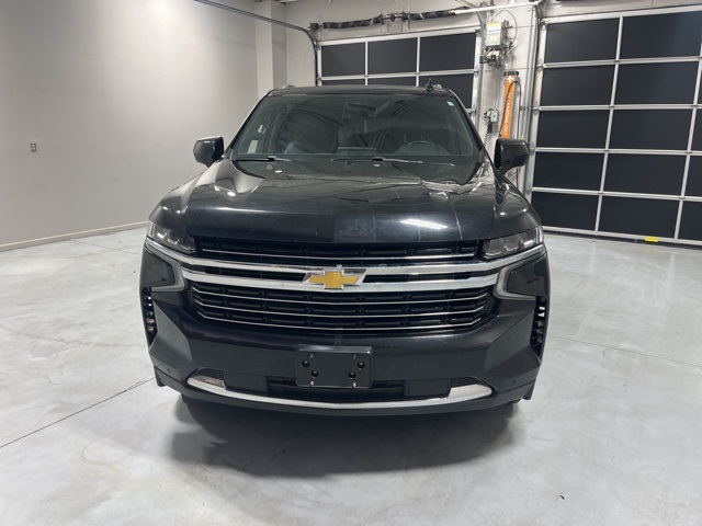 2023 Chevrolet Suburban LT photo 2