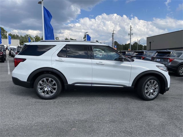 2025 Ford Explorer Platinum photo 2