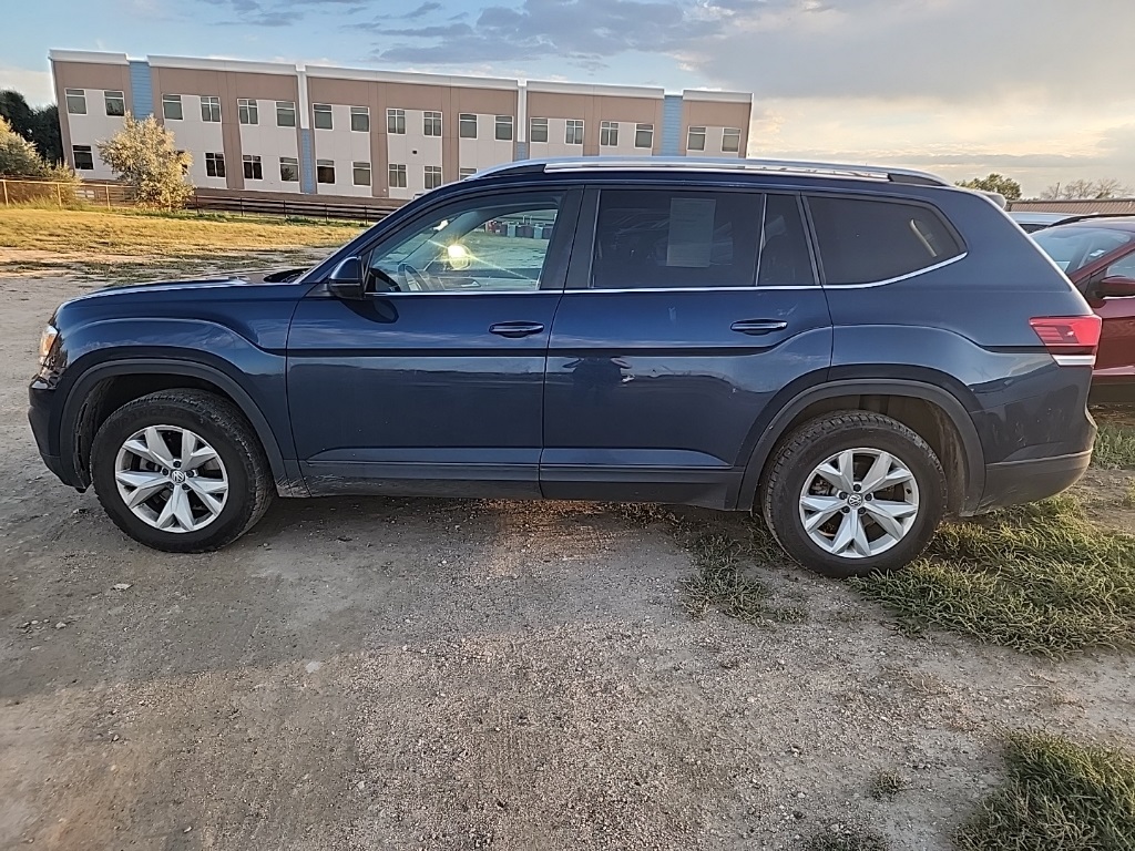 2018 Volkswagen Atlas V6 SE photo 2
