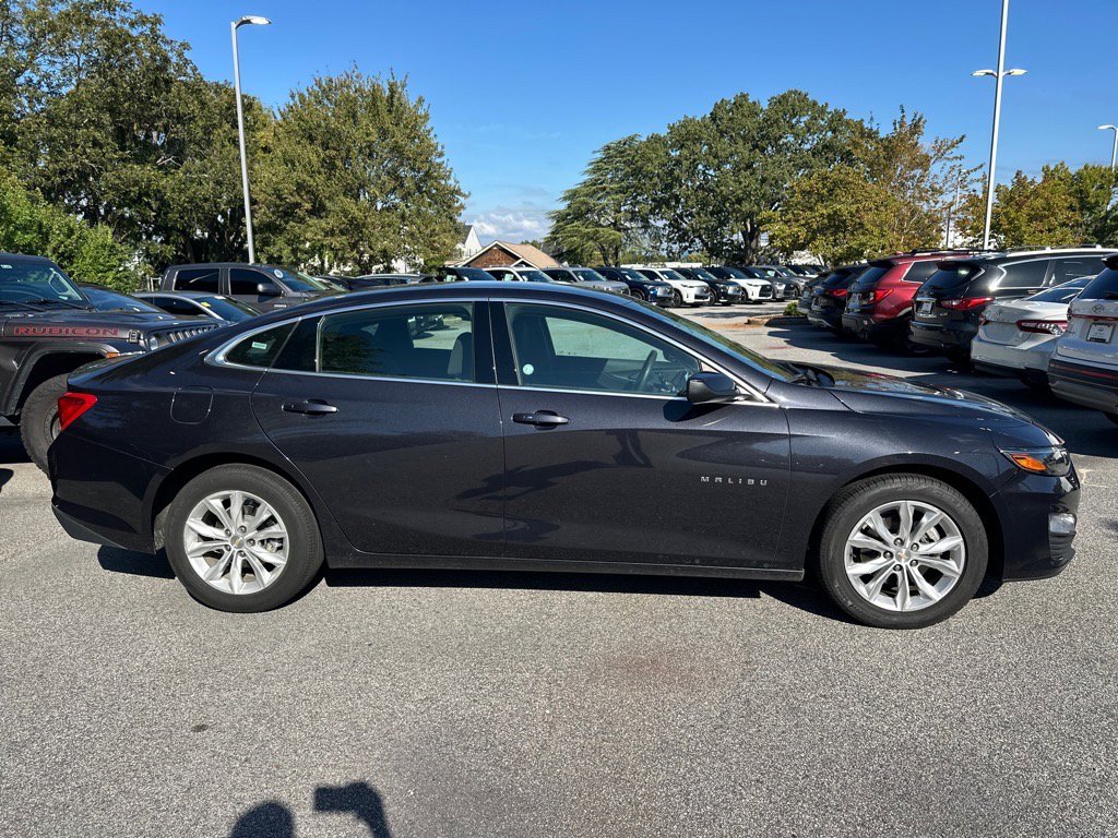 2023 Chevrolet Malibu 1LT photo 2