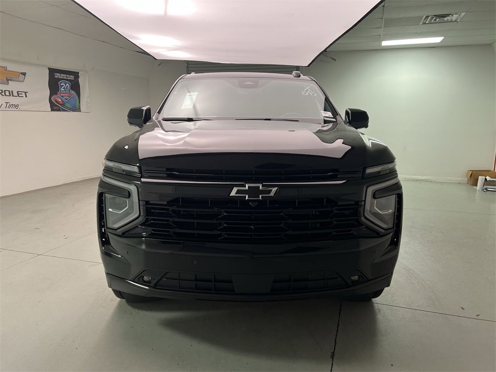 2025 Chevrolet Suburban RST photo 3