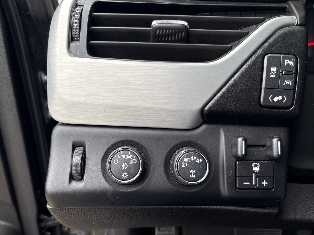 2017 Gmc Yukon SLE photo 28
