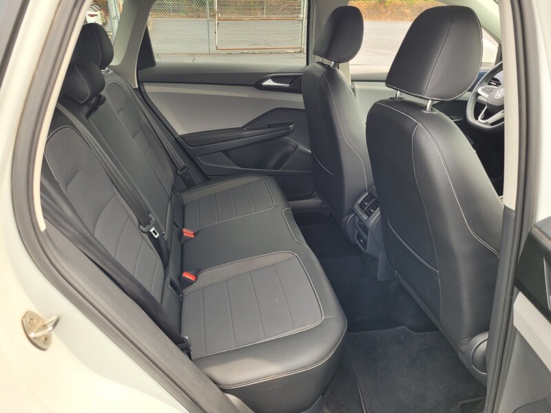 2023 Volkswagen Taos SE photo 13
