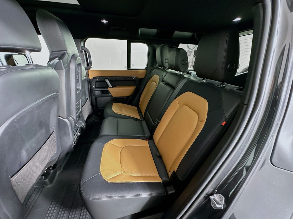 2024 Land Rover Defender 110 X-Dynamic SE photo 43