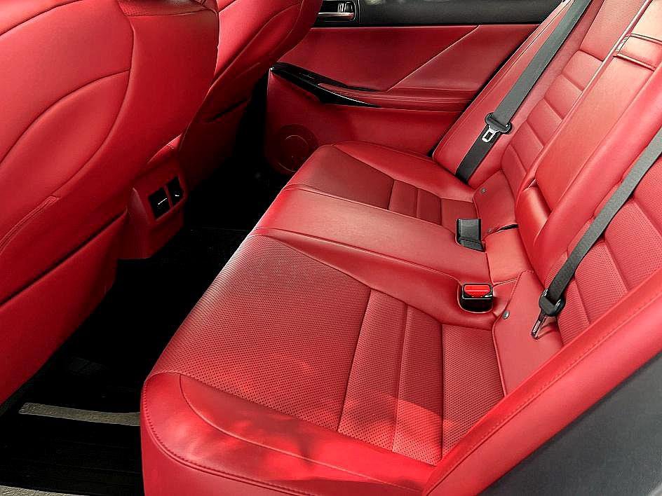 2024 Lexus IS 300 F SPORT photo 5
