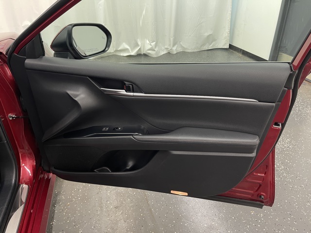 2020 Toyota Camry Hybrid XLE photo 7