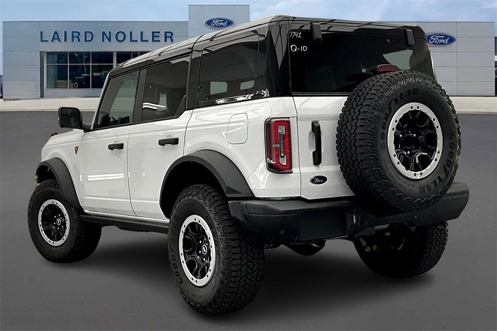 2025 Ford Bronco Badlands photo 3