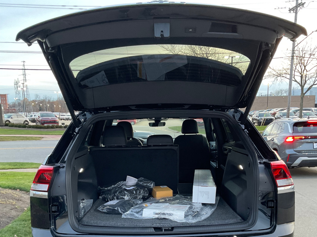 2026 Volkswagen Atlas Cross Sport SEL photo 2