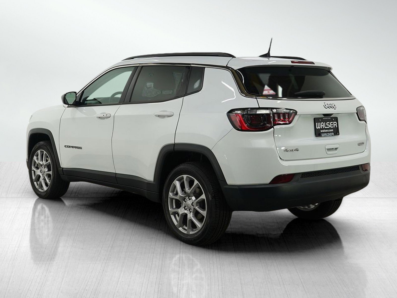 2022 Jeep Compass Latitude Lux photo 2