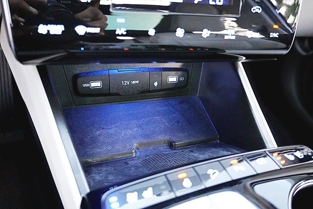 Used 2022 White Hyundai Limited image 30