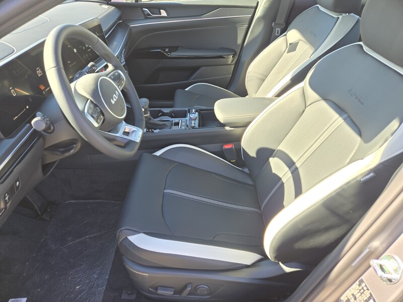 2025 Kia K5 GT-Line photo 6