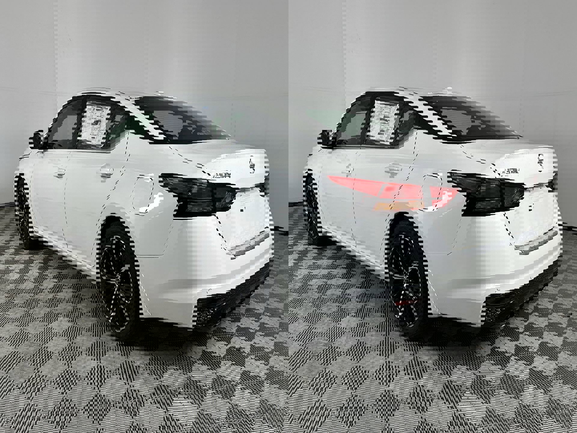 2025 Nissan Altima SR photo 6