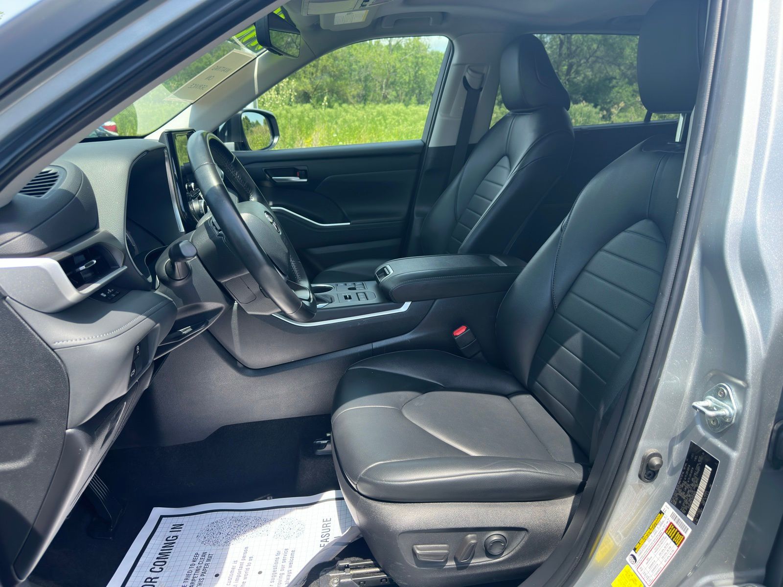 2024 Toyota Highlander XLE photo 10