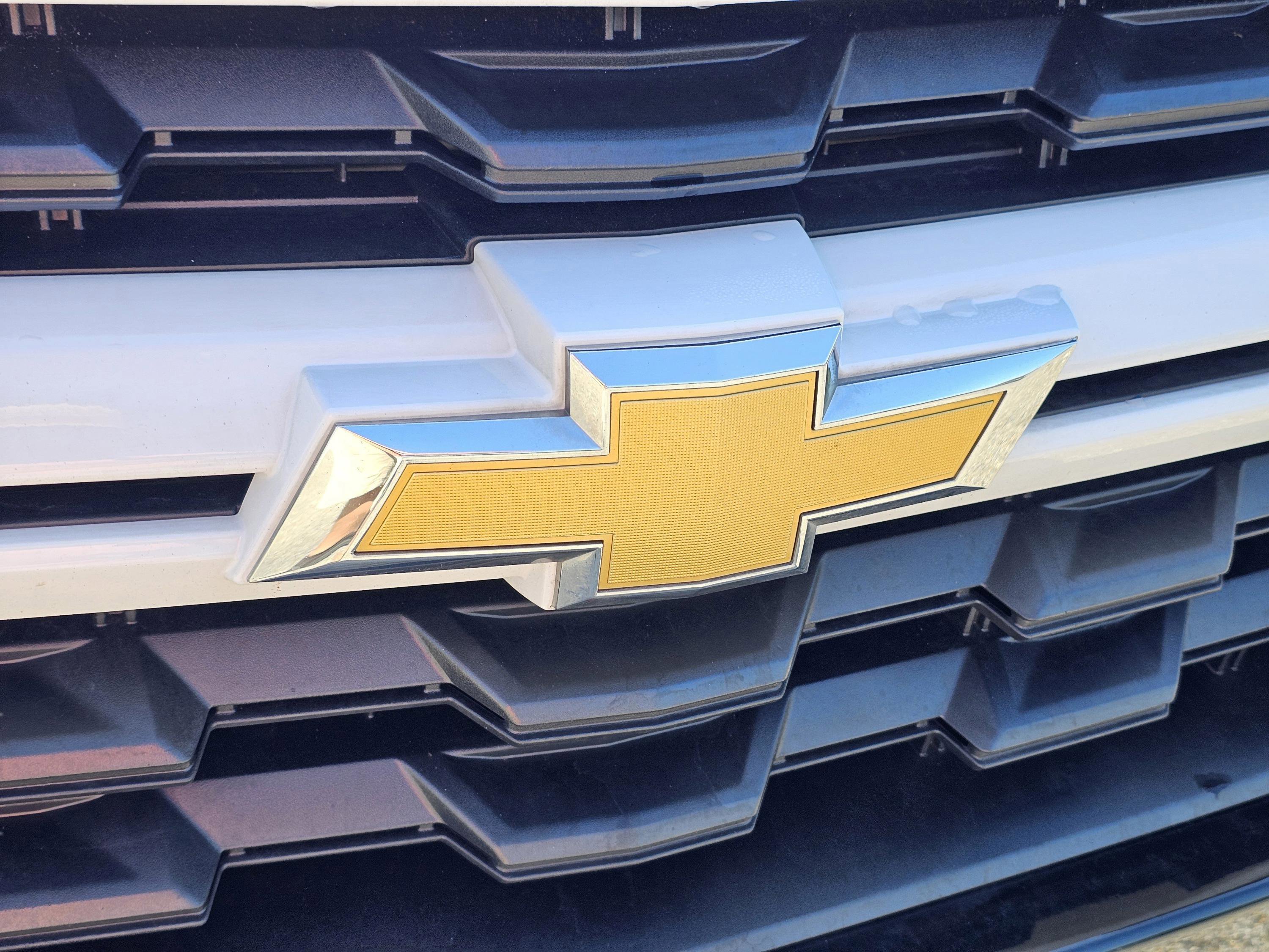 2021 Chevrolet Colorado LT photo 3
