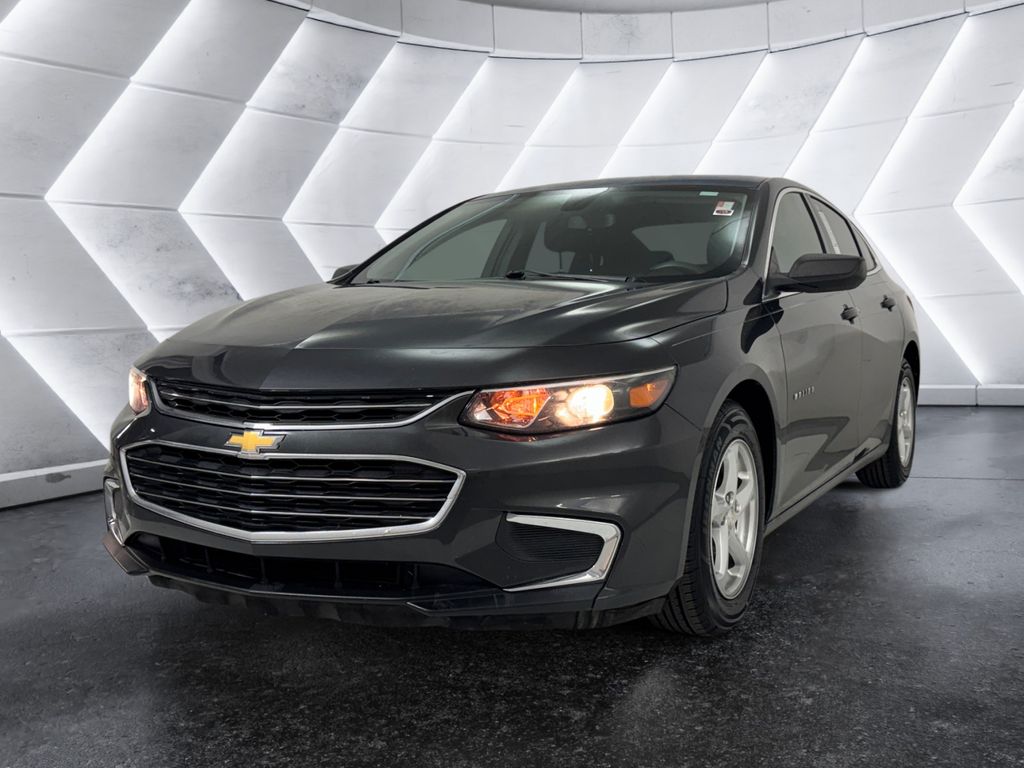 2018 Chevrolet Malibu photo 3