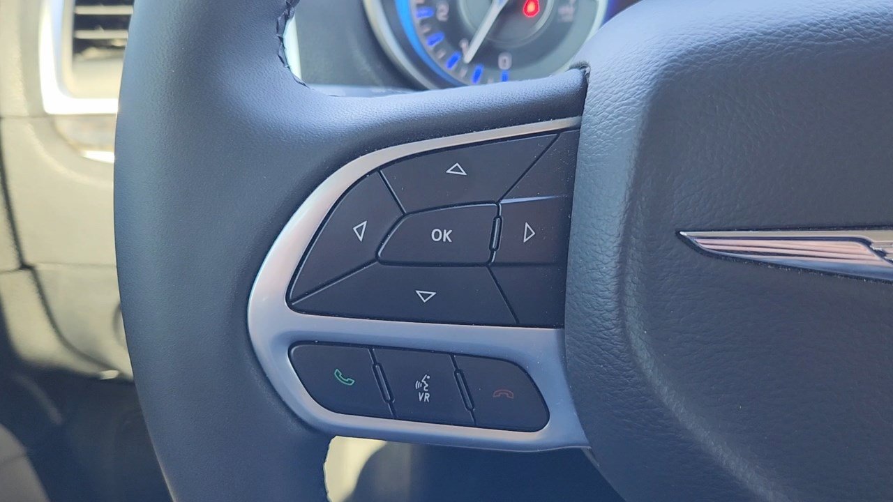 2022 Chrysler 300 Touring L photo 10