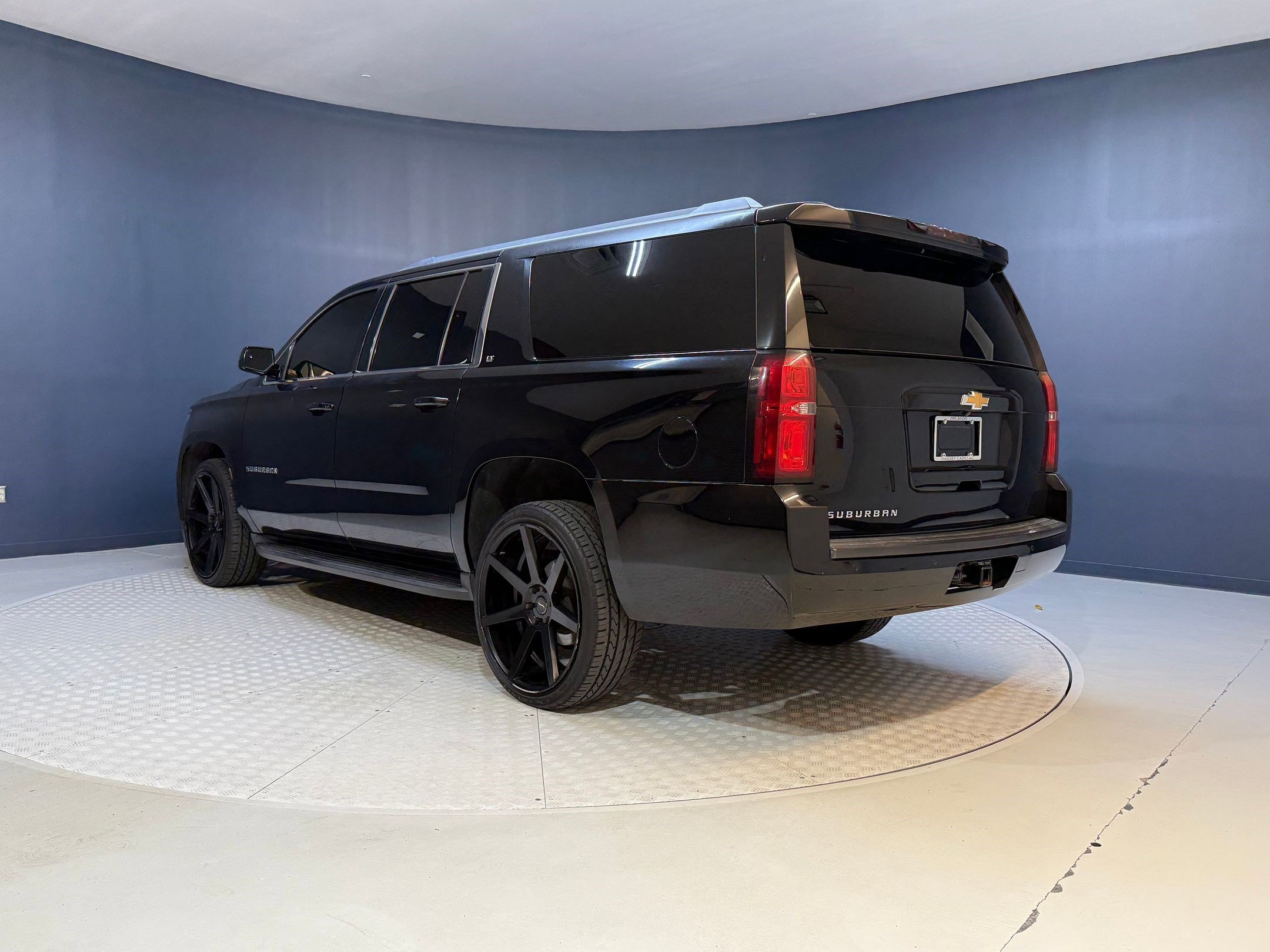 2017 Chevrolet Suburban LT photo 3