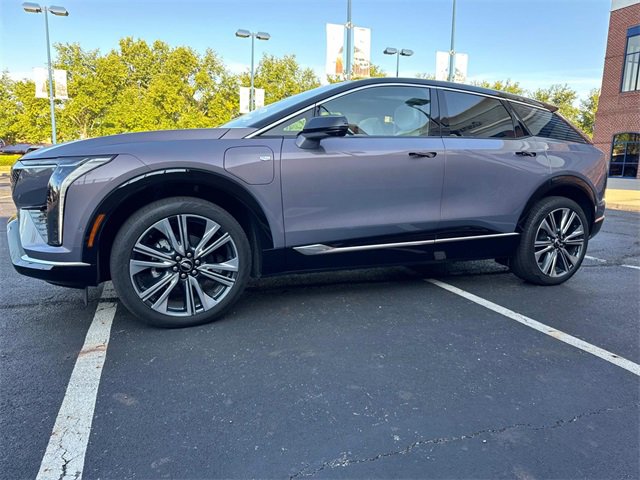 2025 Cadillac Optiq Luxury photo 3