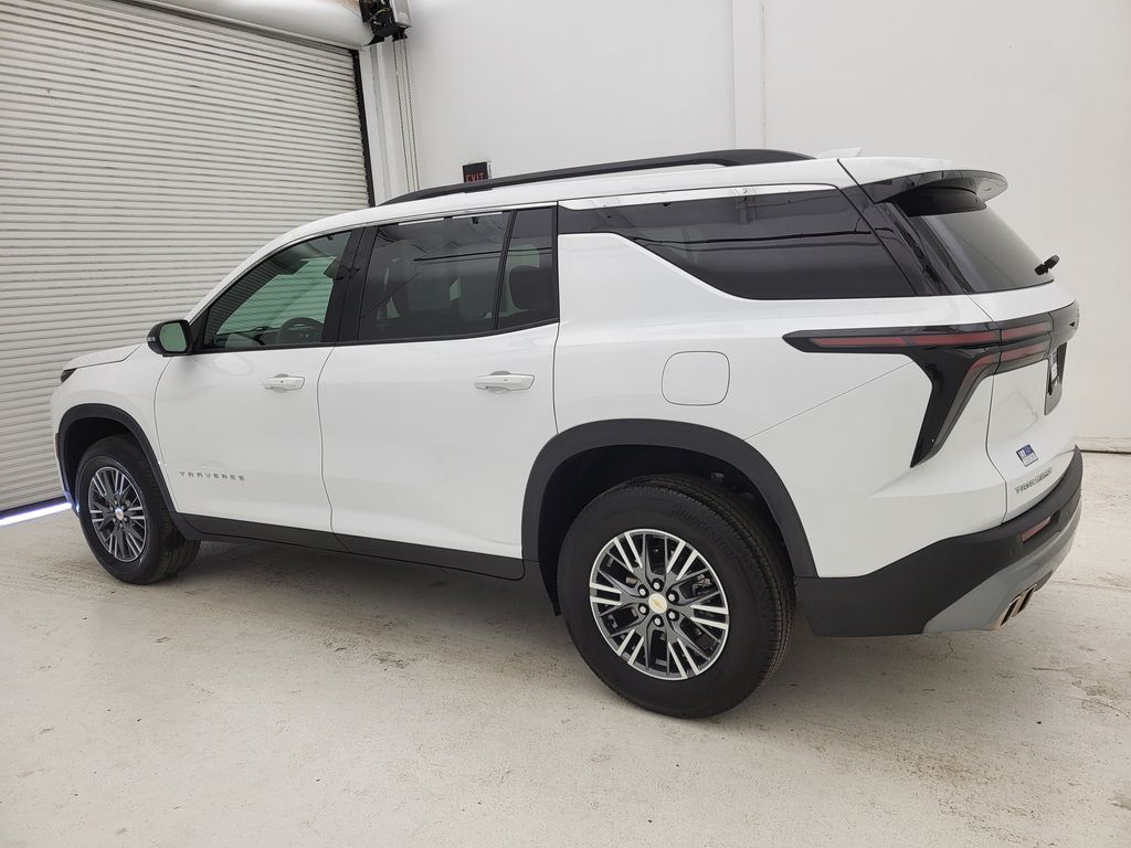 2025 Chevrolet Traverse photo 16