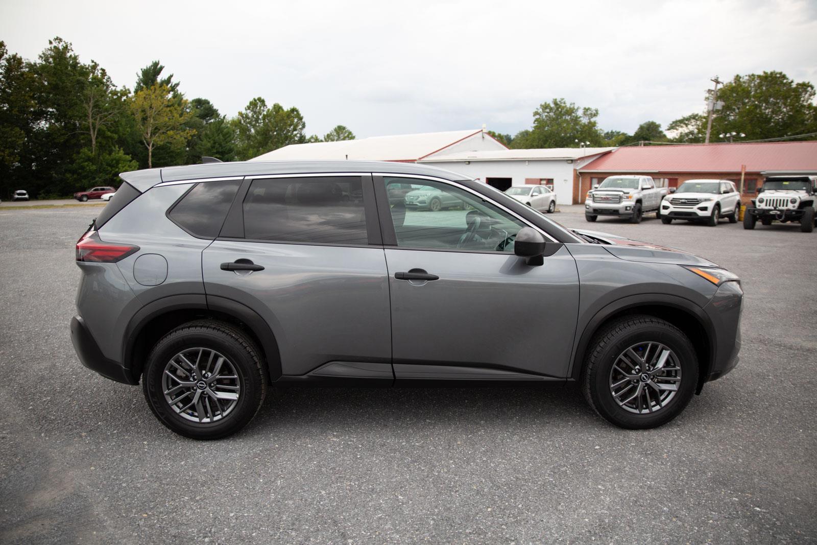2023 Nissan Rogue S photo 2