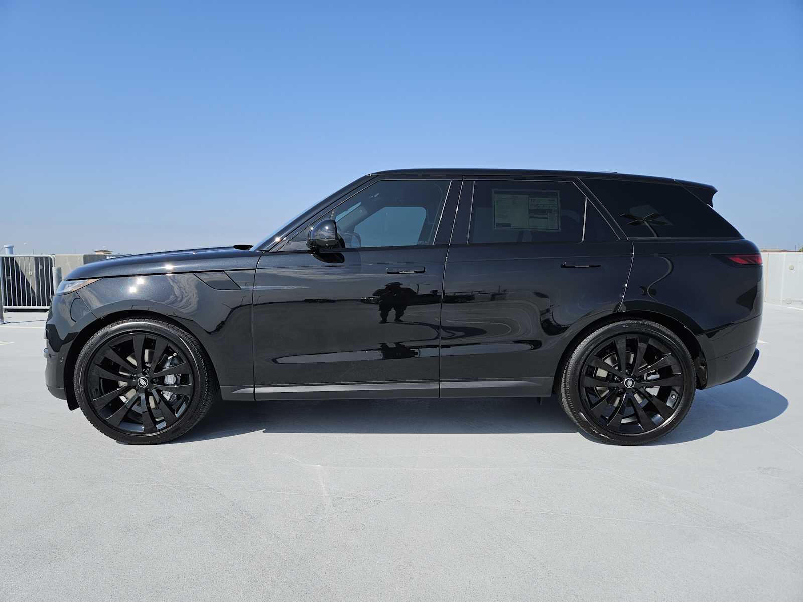 2025 Land Rover Range Rover Sport SE photo 4