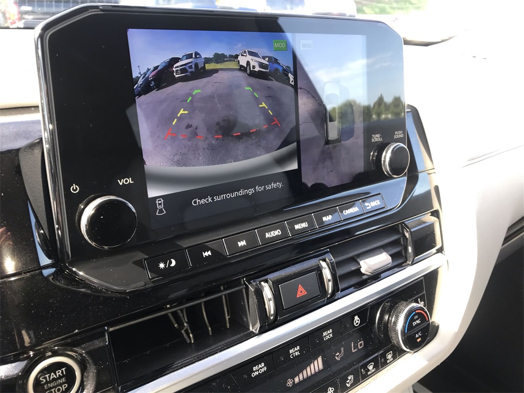 2022 Nissan Pathfinder SL photo 16