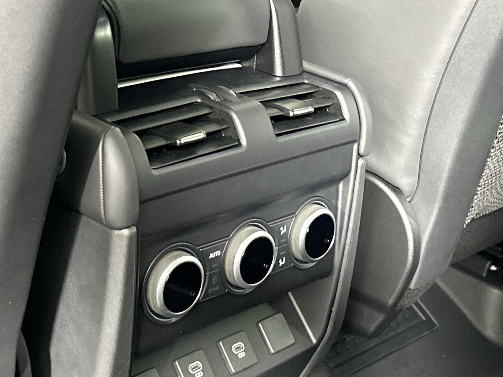 2025 Land Rover Defender 130 S photo 26