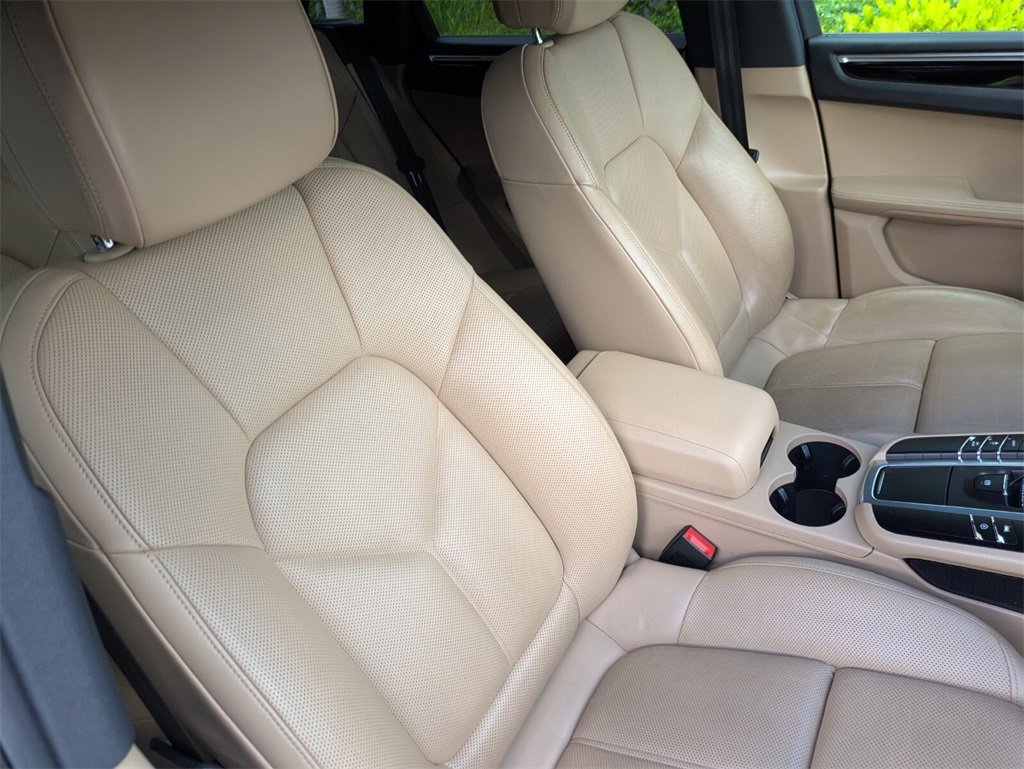 2020 Porsche Macan Base photo 31