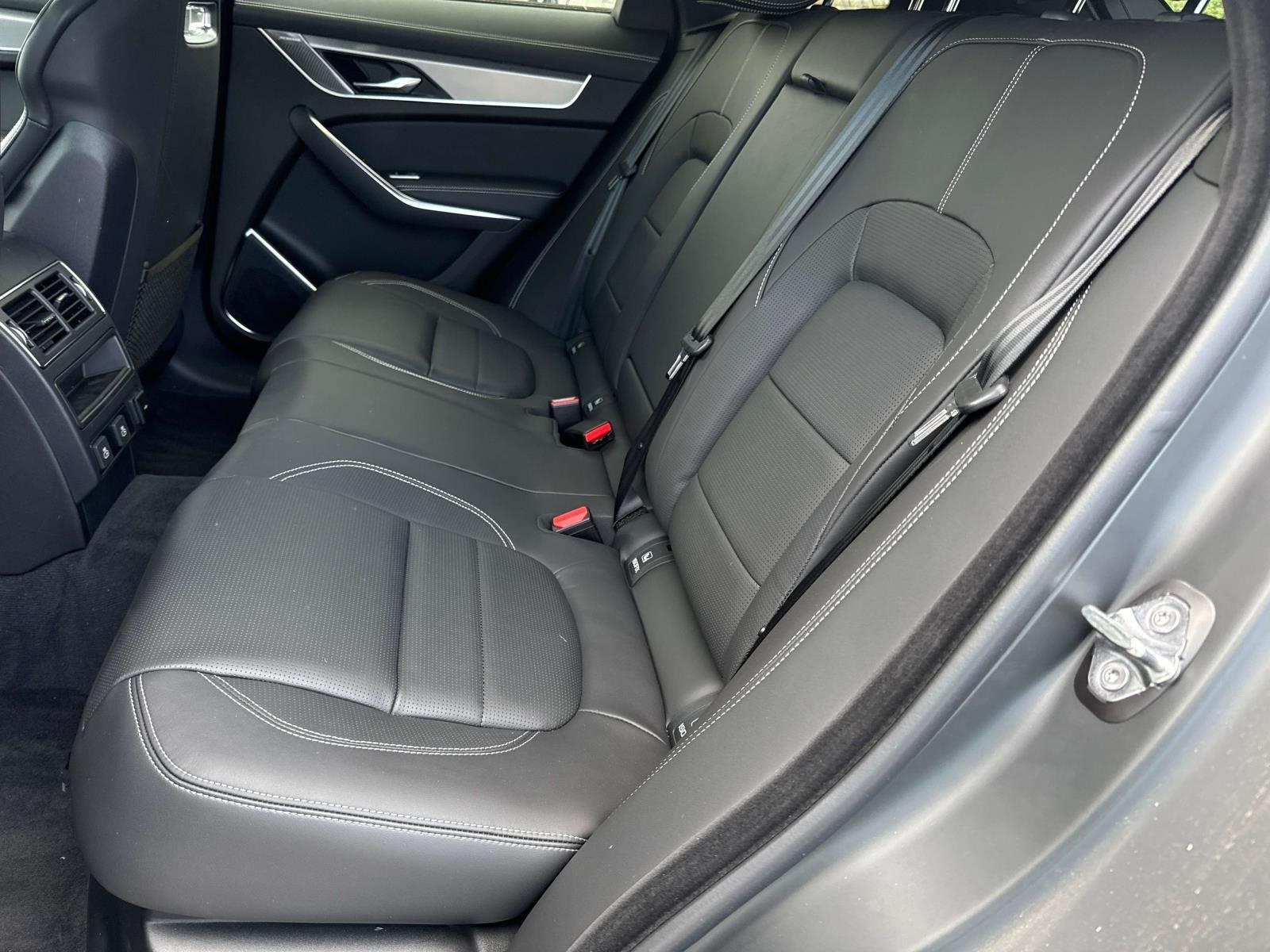 2026 Jaguar F-PACE P250 R-Dynamic S photo 7